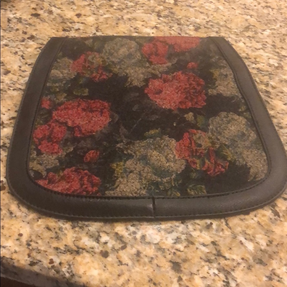 Magnolia and Vine Versa Flap